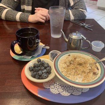 Jan's Place - Oatmeal with blueberries, brown sugar and milk on the side - Breakfast & Brunch Near Me - Jensen Beach, Florida
