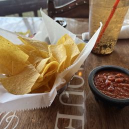 Complementary chips and salsa