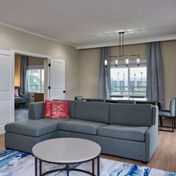 DoubleTree by Hilton Chatsworth - Guest room