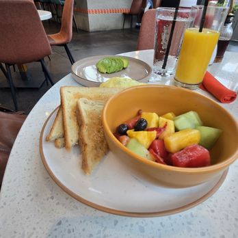 Uptown Yolk - Omelet with toast & fruit - Southern Near Me - Charlotte, North Carolina Uptown Yolk - Omelet with toast & fruit - Southern Near Me - Charlotte, North Carolina