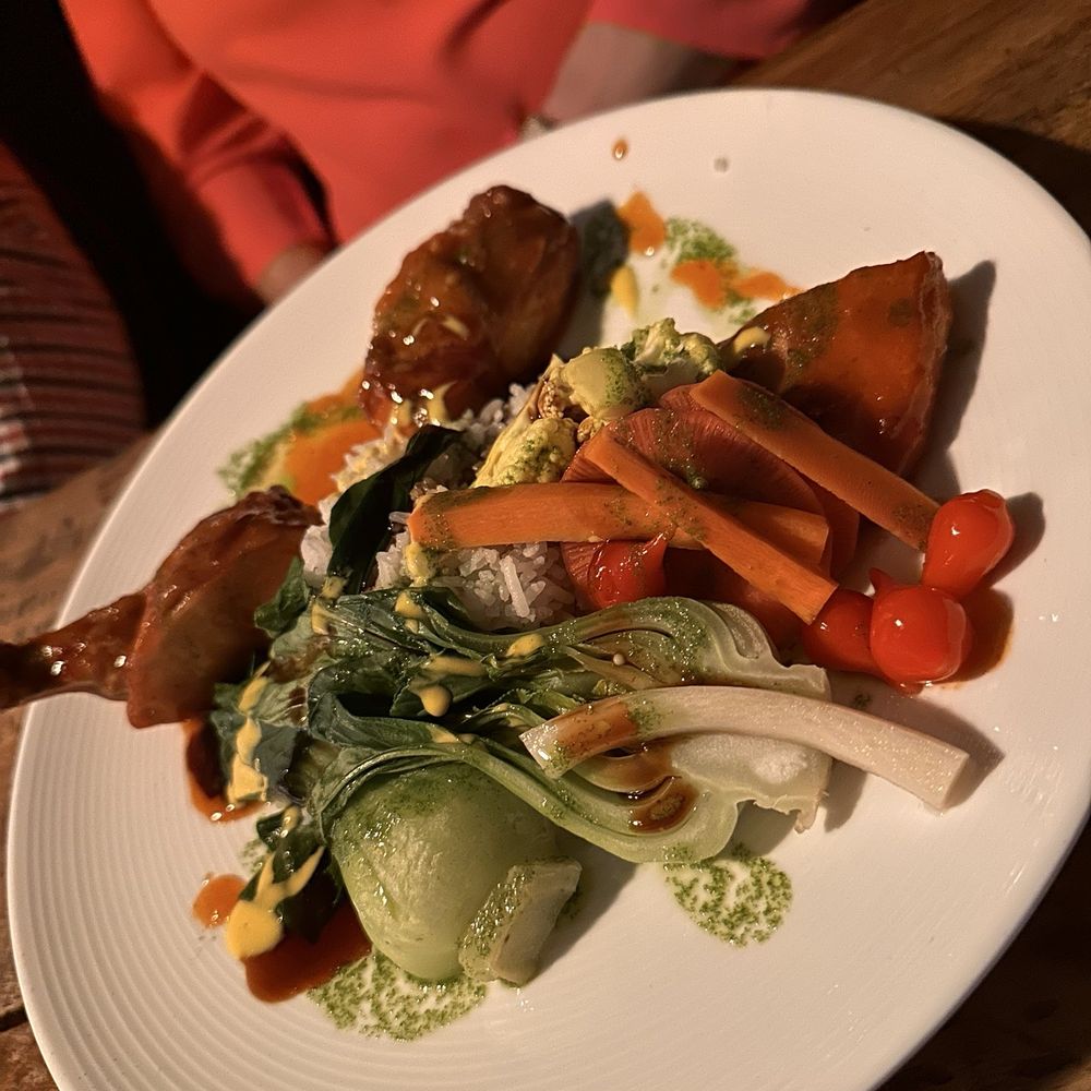 A Light in the Attic - Airline chicken - Cocktail Bars Near Me - West Reading, Pennsylvania