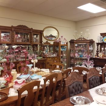 Salado Creek Antiques - Antiques Near Me - Salado, Texas
