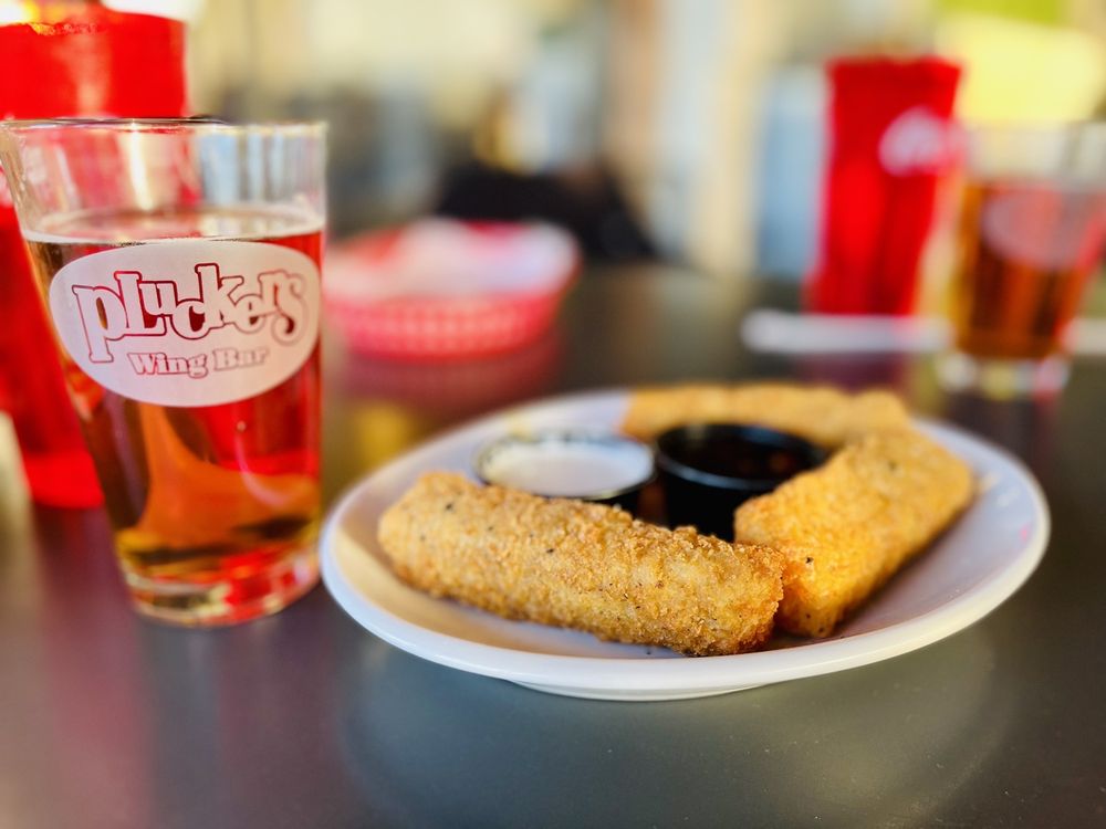 Pluckers Wing Bar - Landmark