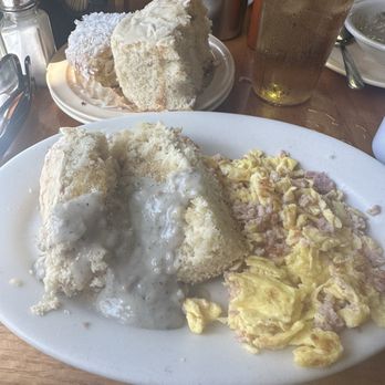 Harriette's Restaurant - Key Lime muffin extra with scrambled quickie and a side of gravy. - Breakfast & Brunch Near Me - Key Largo, Florida