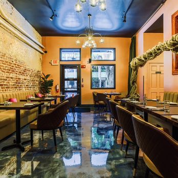 Dorothy's Downtown - Dining Room - Cocktail Bars Near Me - Jacksonville, Florida