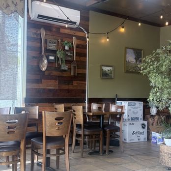 Corner Grill - Decor - New American Near Me - Tujunga, California