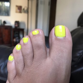 Fellini Nail Studio - My pedicure was done 4 days ago and my toenail polish already looks like this... - Nail Salons Near Me - Santa Clara, California