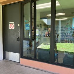 Mauliola Pharmacy - Open a short time on the weekend - chat through the window
