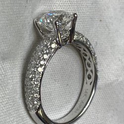 Greenleaf Diamonds - Lots of choices in Engagement rings!