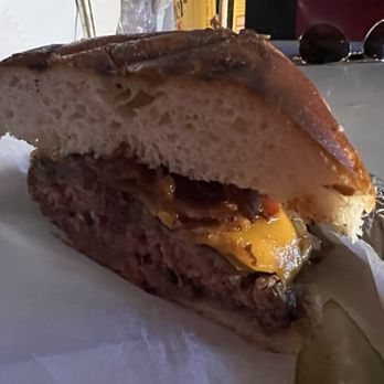 Casino El Camino - Bacon burger - Dive Bars Near Me - Austin, Texas Casino El Camino - Bacon burger - Dive Bars Near Me - Austin, Texas