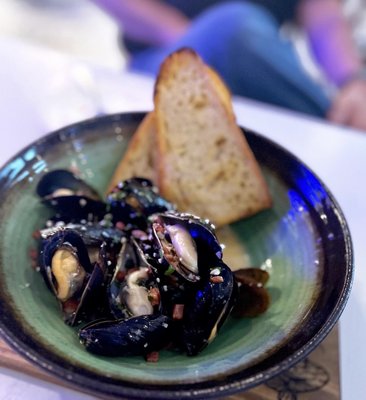 The Syren Oyster & Cocktail Bar by null