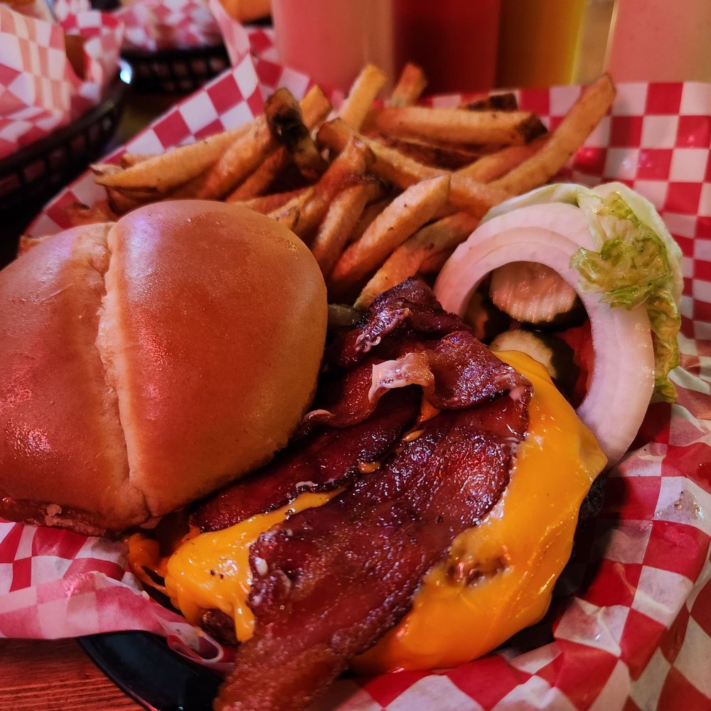 ROADSIDE BAR AND GRILL Updated August 2024 12 Photos 406 Main St