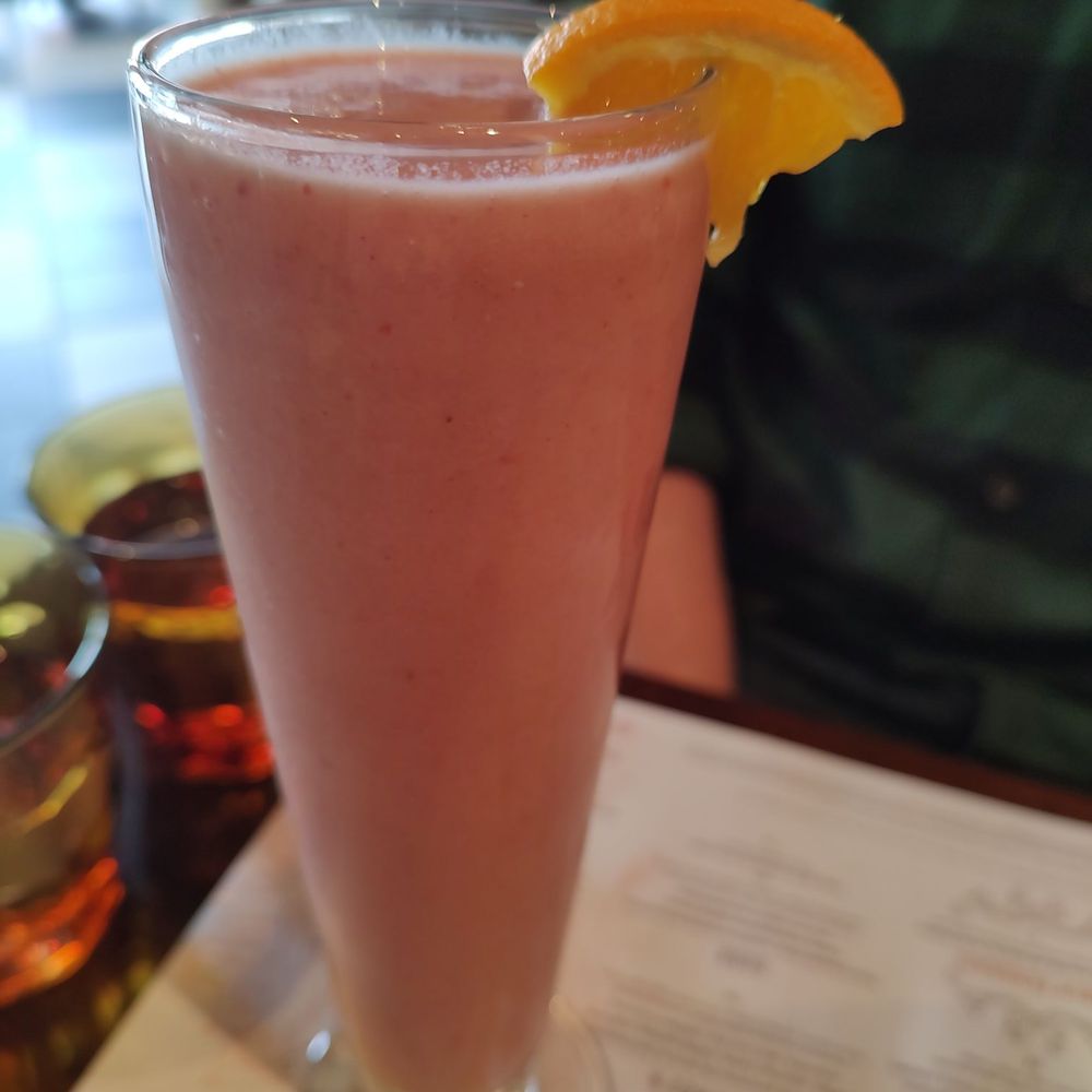 Janine Café - Strawberry smoothie - Breakfast & Brunch Near Me - Montreal, Quebec Janine Café - Strawberry smoothie - Breakfast & Brunch Near Me - Montreal, Quebec