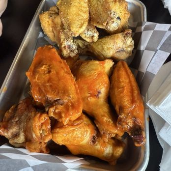 Stingers Bar & Grill - Wings - Sports Bars Near Me - Azle, Texas