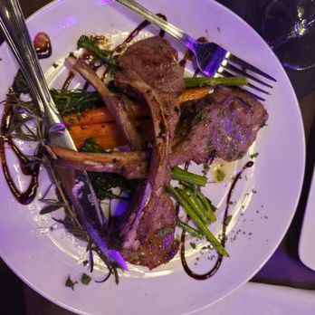 Beehive - Lamb chops w/ broccolini - Cocktail Bars Near Me - Dallas, Texas Beehive - Lamb chops w/ broccolini - Cocktail Bars Near Me - Dallas, Texas
