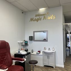 Lee’s Magic Nails - Inside salon