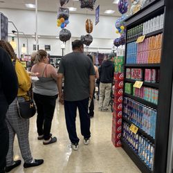 Long lines. 1 cashier