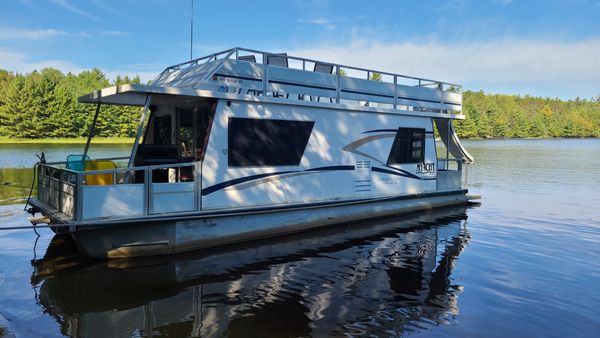 Northernaire Houseboats On Rainy Lake by null