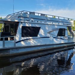 Northernaire Houseboats of Rainy Lake