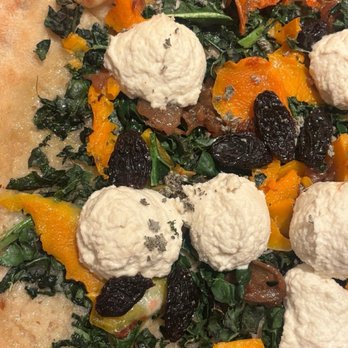 True Food Kitchen - Butternut Squash Pizza - Vegetarian Near Me - Pasadena, California True Food Kitchen - Butternut Squash Pizza - Vegetarian Near Me - Pasadena, California