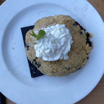 Industry Kitchen - Blueberry crumble - American Near Me - New York, New York Industry Kitchen - Blueberry crumble - American Near Me - New York, New York