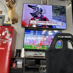 Brabo's Barber Shop - Nice waiting area