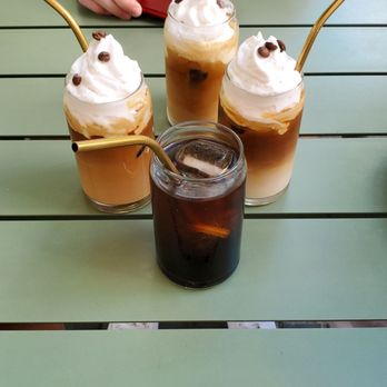 Little Fern - One old brew up front, with three salted caramel lattes - Cafeteria Near Me - Barcelona, B Little Fern - One old brew up front, with three salted caramel lattes - Cafeteria Near Me - Barcelona, B