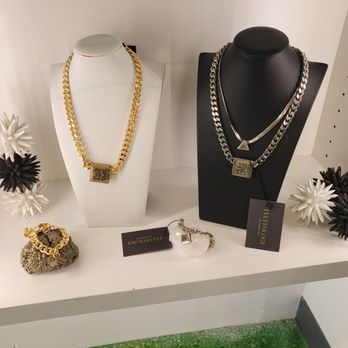 Fluffology - For furbabies that bling - Pet Groomers Near Me - North Hollywood, California
