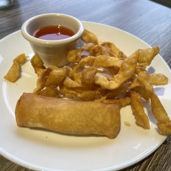Deejai  Noodle Bar - Eggroll - Thai Near Me - Charlotte, North Carolina