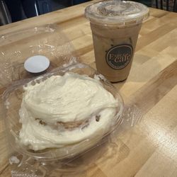 Earls Cafe - Cinnamon roll