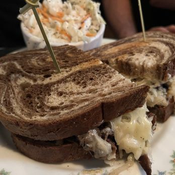 Elm Street Brewing Company - Brisket Rueben. Dried out meat, not enough sauerkraut, only cheese is what you see, asked for mustard, they forgot it. - Breweries Near Me - Muncie, Indiana