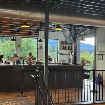 Thunder Island Brewing - Bar Area - Breweries Near Me - Cascade Locks, Oregon