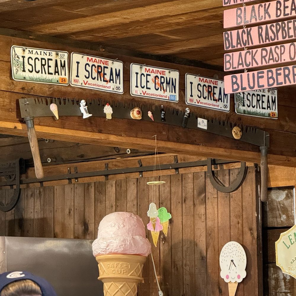 Scoop Deck - Inside - Ice Cream & Frozen Yogurt Near Me - Wells, Maine Scoop Deck - Inside - Ice Cream & Frozen Yogurt Near Me - Wells, Maine