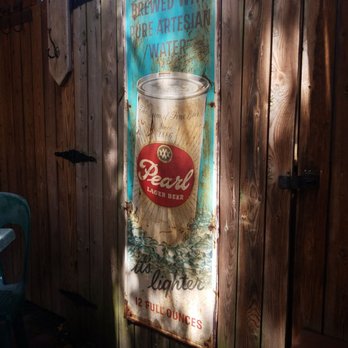 Lobo - Backyard patio. So cute - Bars Near Me - Brooklyn, New York