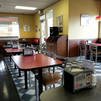Carl's Jr - the inside of a restaurant - Burgers Near Me - West Jordan, Utah