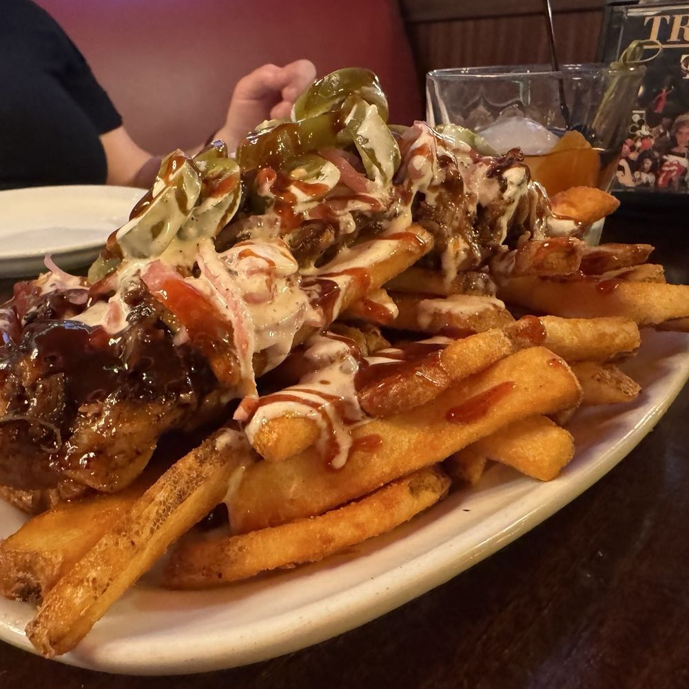 Bull 'N Mouth - Steakhouse fries with pulled pork - New American Near Me - Davis, California Bull 'N Mouth - Steakhouse fries with pulled pork - New American Near Me - Davis, California