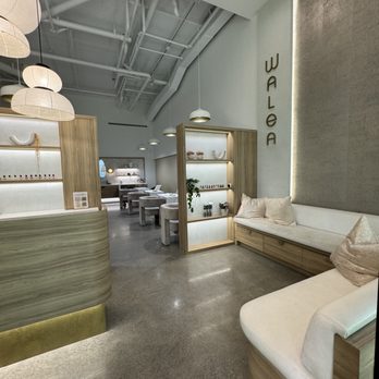 Walea by Salon Glitter - Inside is so new and bright - Nail Salons Near Me - Honolulu, Hawaii Walea by Salon Glitter - Inside is so new and bright - Nail Salons Near Me - Honolulu, Hawaii