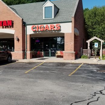Lake Country Cigars - Outside - Tobacco Shops Near Me - Delafield, Wisconsin Lake Country Cigars - Outside - Tobacco Shops Near Me - Delafield, Wisconsin