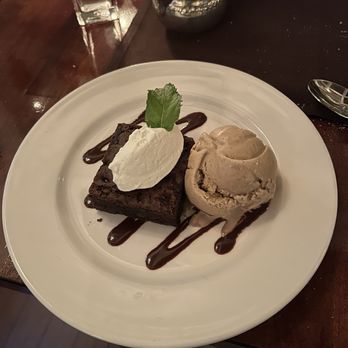 The Glass Onion - Brownie Sundae w Coffee Ice Cream - New American Near Me - Falmouth, Massachusetts The Glass Onion - Brownie Sundae w Coffee Ice Cream - New American Near Me - Falmouth, Massachusetts