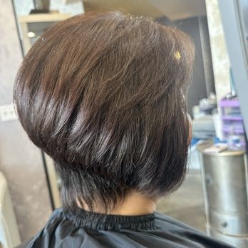 Sylva Hair Salon - Shoulder-length hair looks great when cut short and styled; the back can be dyed and styled to create volume. - Hair Stylists Near Me - Bellevue, Washington Sylva Hair Salon - Shoulder-length hair looks great when cut short and styled; the back can be dyed and styled to create volume. - Hair Stylists Near Me - Bellevue, Washington