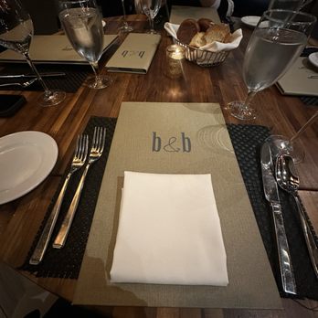 Black and Blue Steak and Crab - Setting - Seafood Near Me - Albany, New York