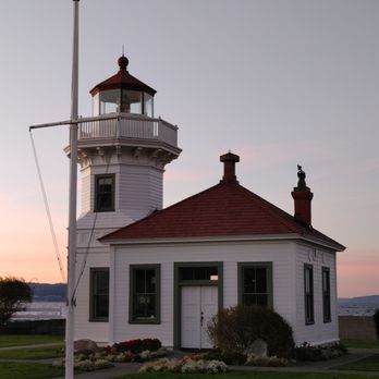 Mukilteo Light Station and Lighthouse Park - Parks Near Me - Mukilteo, Washington