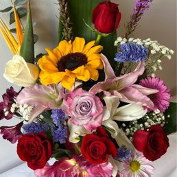 Beautiful flower arrangement. Beautiful flower arrangement.