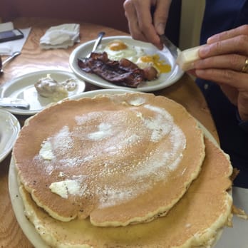 Hungry Hunter Restaurant - Breakfast & Brunch Near Me - Branson, Missouri