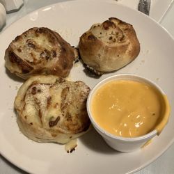 Sal's Famous Pizzeria - Garlic Rolls