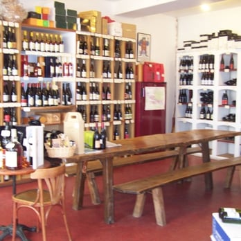La Cave Voltaire - L'intérieur côté Cave à vins - Beer, Wine & Spirits Near Me - Chinon, 37 La Cave Voltaire - L'intérieur côté Cave à vins - Beer, Wine & Spirits Near Me - Chinon, 37