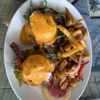 Jimmy Buffett's Margaritaville Restaurant - Eggs Benedict with candied bacon and red chimichurri hollandaise sauce - New American Near Me - Hollywood, Florida