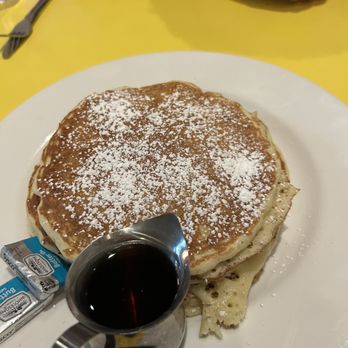 Fred 62 - 3 pancakes with regular syrup - Diners Near Me - Los Angeles, California
