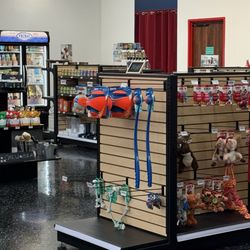 Pawllywood Kingdom - Nice wide open spaces with a great selection of goods.