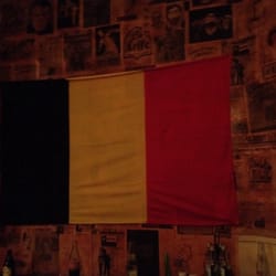 Restaurant & Bar Brasserie des Comperes - Bandera de Bélgica para apoyar a su selección de fútbol en Brasil 2014.